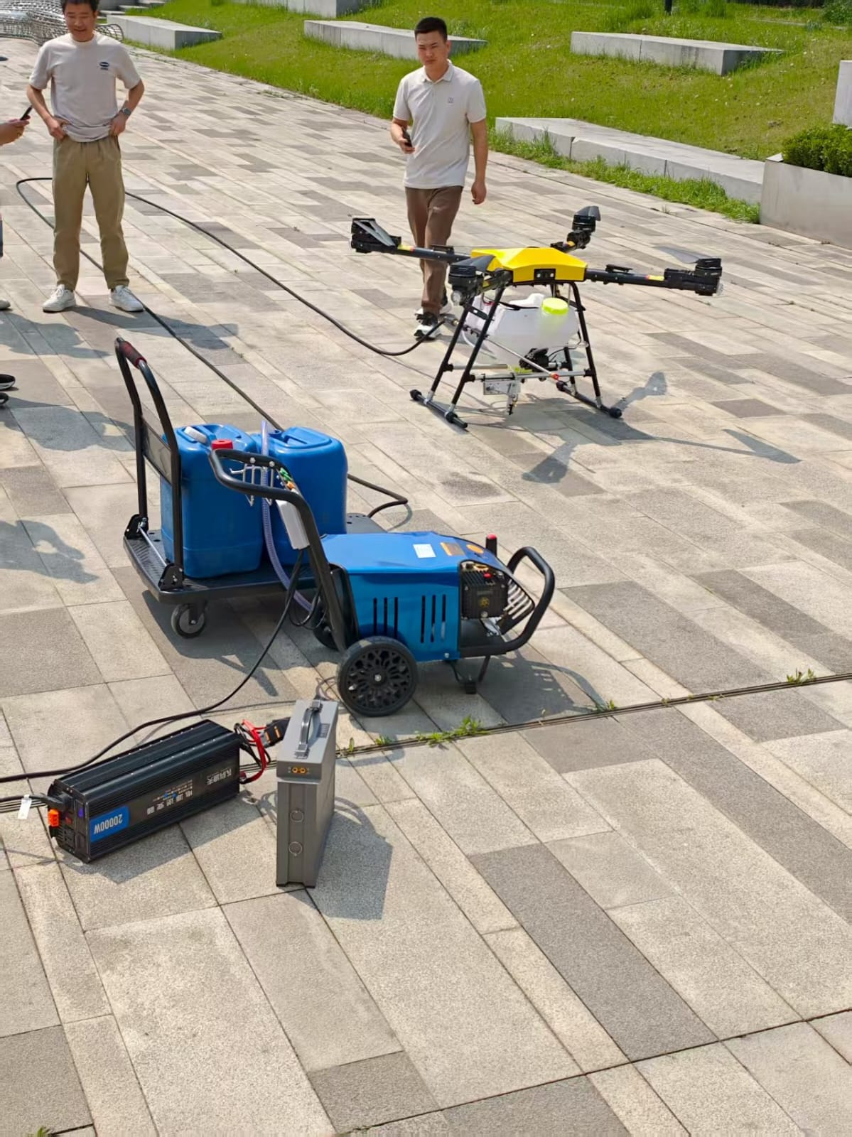 Sistema completo de drone com equipamento de pulverização